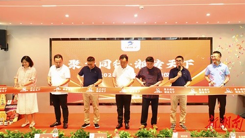 泰斗助陣，辣妹子夯實(shí)湘味復(fù)合調(diào)味醬賽道護(hù)城河